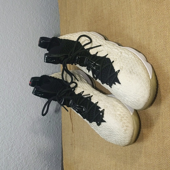 Nike Lebron 15 'Graffiti' Men's Basketball Shoes Sz 12, Black/White